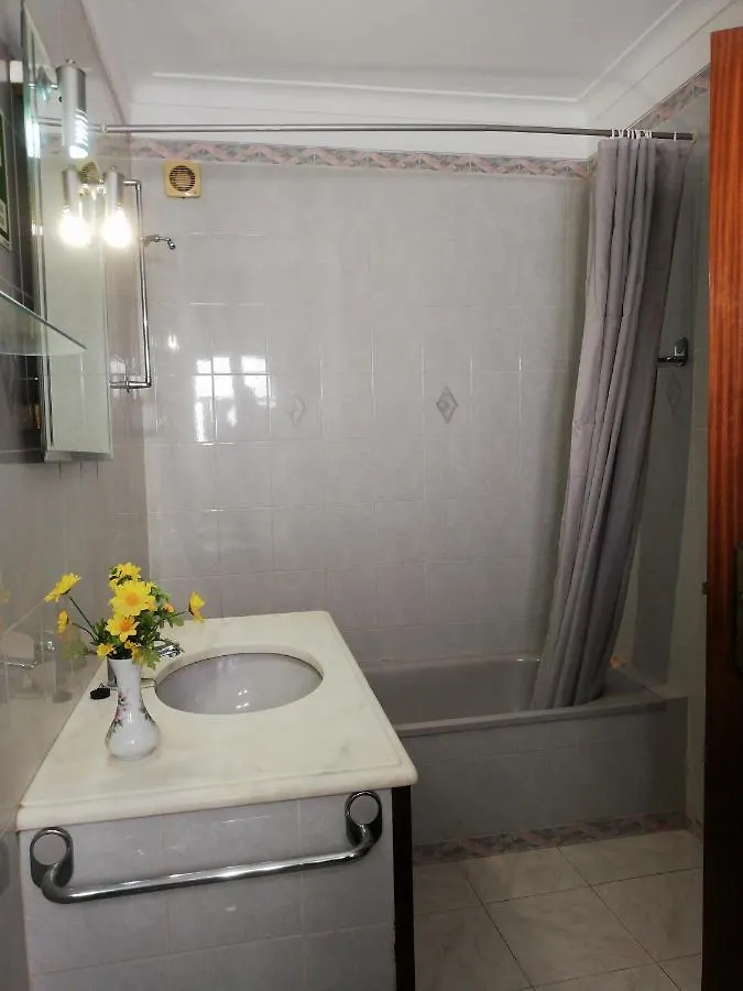 Casa Henrique Apartment Lagos Homestay